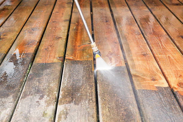 Best Garage Pressure Washing  in Gladstone, MI